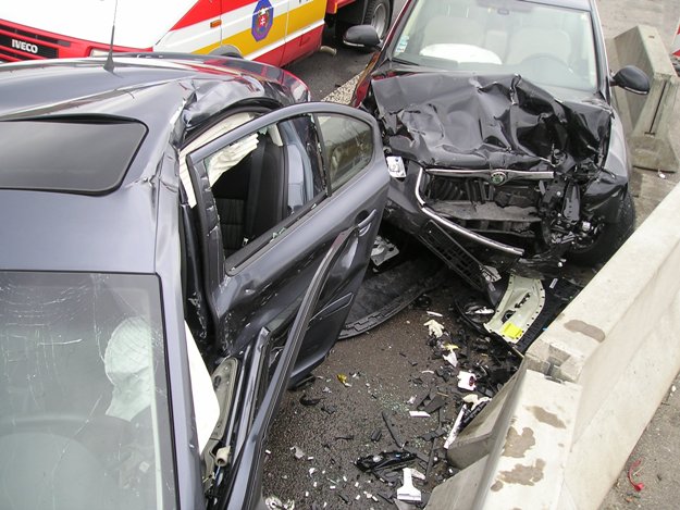 ILUSTR_dopravna nehoda 2 vozidiel